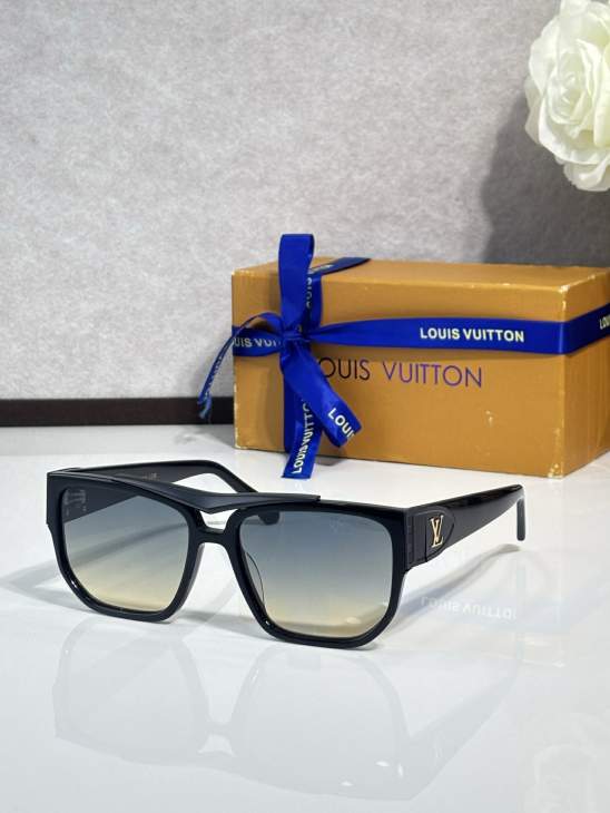 Picture of Louis Vuitton Sunglasses _SKUfw77318167fw